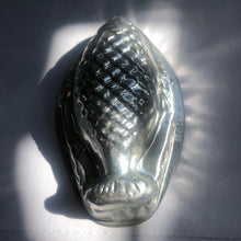 Load image into Gallery viewer, Nutbrown vintage fish moulds
