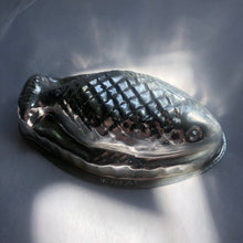 Load image into Gallery viewer, Nutbrown vintage fish moulds
