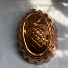 Load image into Gallery viewer, Vintage Portuguese Copper Pineapple Mould
