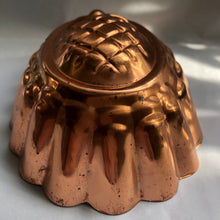 Load image into Gallery viewer, Vintage Portuguese Copper Pineapple Mould
