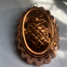 Load image into Gallery viewer, Vintage Portuguese Copper Pineapple Mould
