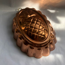 Load image into Gallery viewer, Vintage Portuguese Copper Pineapple Mould
