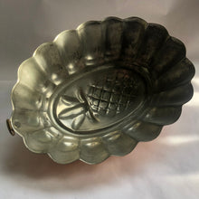 Load image into Gallery viewer, Vintage Portuguese Copper Pineapple Mould
