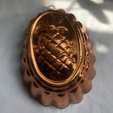 Load image into Gallery viewer, Vintage Portuguese Copper Pineapple Mould
