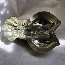 Load image into Gallery viewer, Copper Vintage Lobster Kitchen Mould
