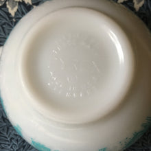 Load image into Gallery viewer, Amish Butterprint 441 Cinderella Pyrex Nesting Bowl
