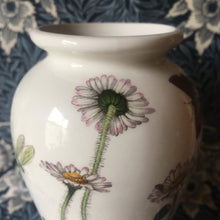 Load image into Gallery viewer, Portmerion Botanic Bellis Perennis Daisy Vase
