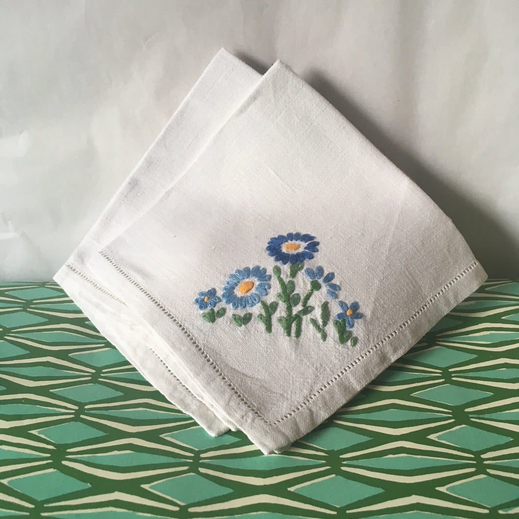 Daisy style hand embroidered napkins - 6