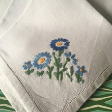 Load image into Gallery viewer, Daisy style hand embroidered napkins - 6
