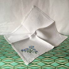 Load image into Gallery viewer, Daisy style hand embroidered napkins - 6
