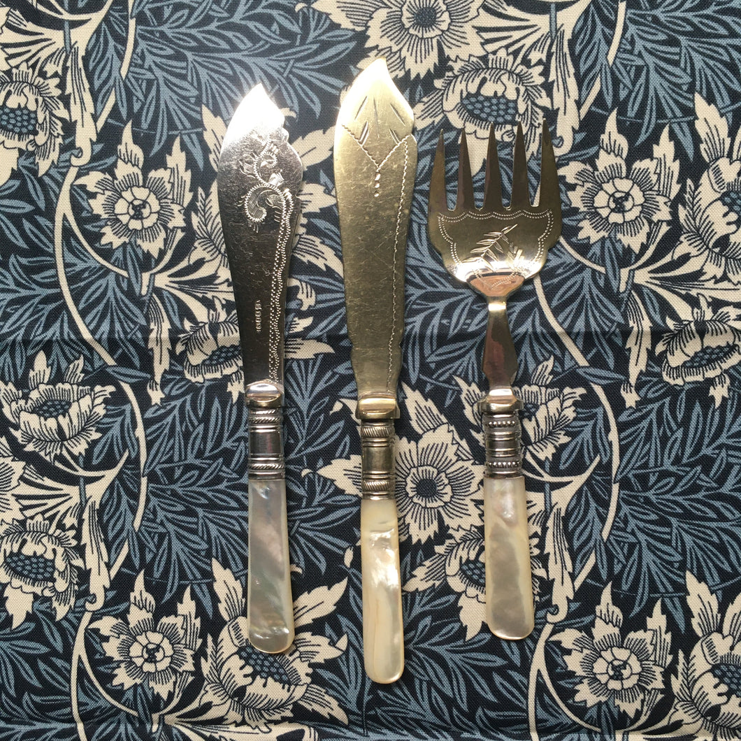 Mother of pearl handled cutlery trio