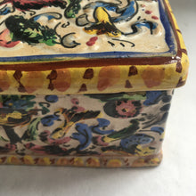 Load image into Gallery viewer, Italian studio pottery trinket box
