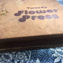 Load image into Gallery viewer, Tweedy 1970s Flower Press
