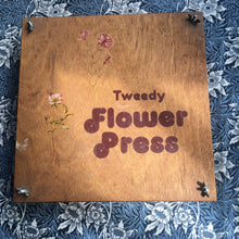 Load image into Gallery viewer, Tweedy 1970s Flower Press
