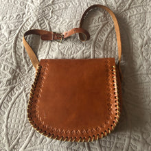 Load image into Gallery viewer, Vintage leather handbag
