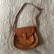 Load image into Gallery viewer, Vintage leather handbag
